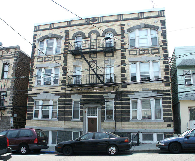 335--337 71st St in Guttenberg, NJ - Foto de edificio - Building Photo