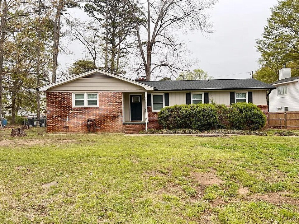 409 Cheyenne Dr in Simpsonville, SC - Building Photo