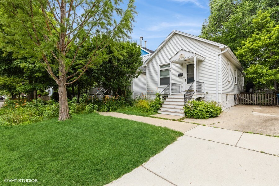 620 Prairie Ave in Wilmette, IL - Building Photo
