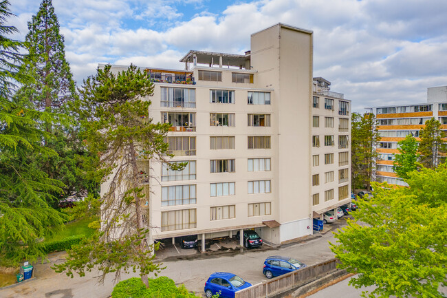 Westwind Apartments in West Vancouver, BC - Building Photo - Building Photo