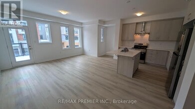 11 Pearen Ln in Barrie, ON - Building Photo - Building Photo