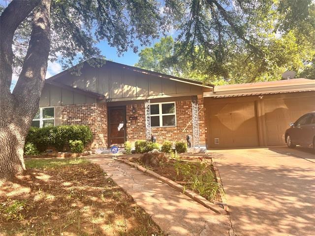 401 Franklin Dr in Euless, TX - Foto de edificio - Building Photo