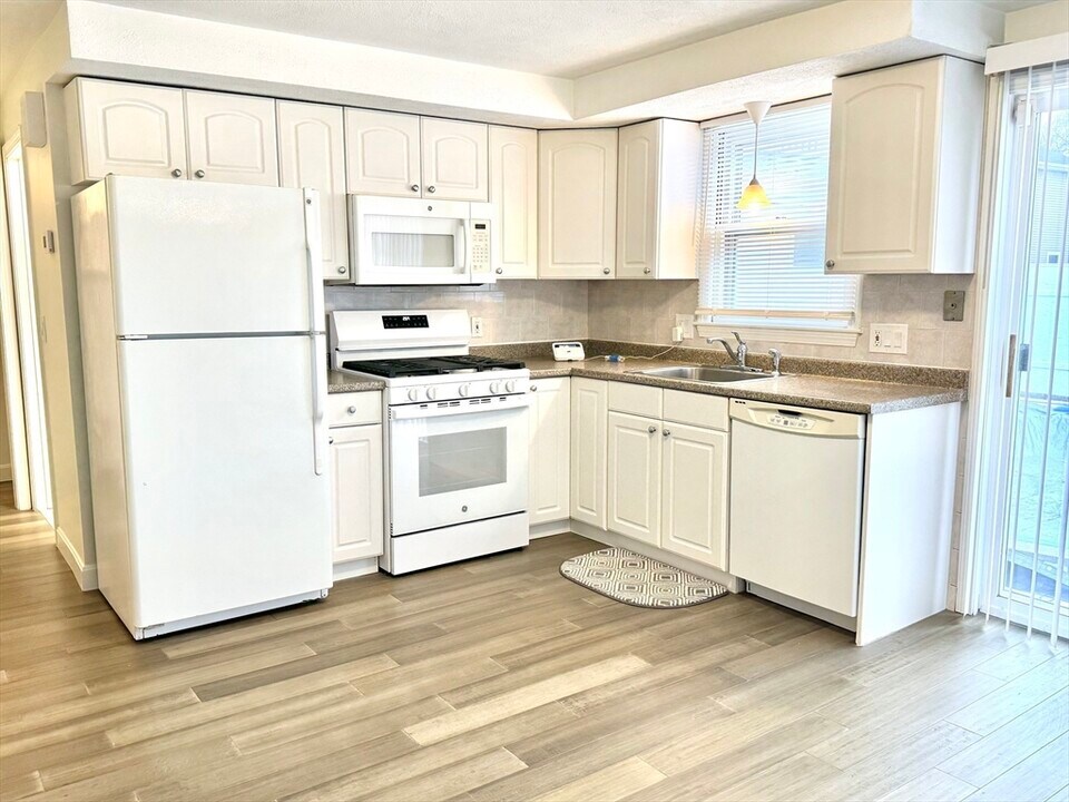 92 Eustis St, Unit #1 in Revere, MA - Building Photo