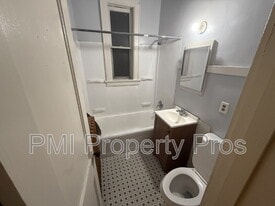 912 S 21st St in Milwaukee, WI - Building Photo