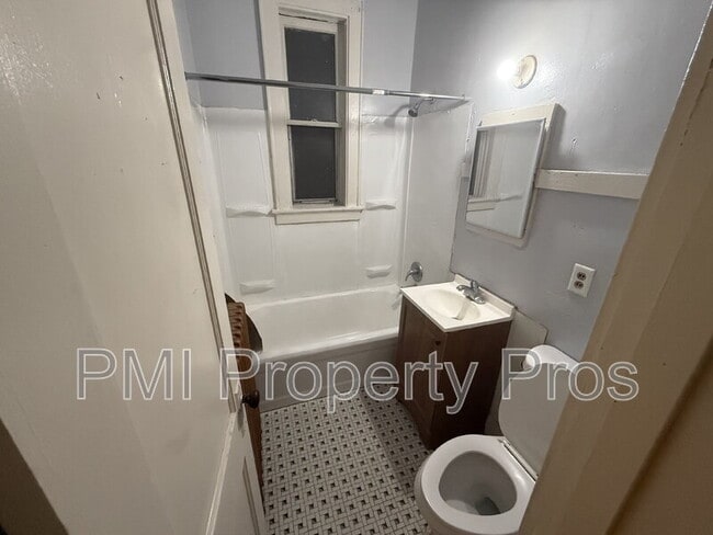 property at 912 S 21st St