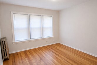 6700 S Merrill Ave, Unit 2W in Chicago, IL - Building Photo - Building Photo