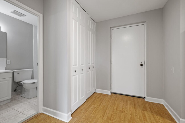 425 Walnut Creek Rd in Lisle, IL - Building Photo - Building Photo