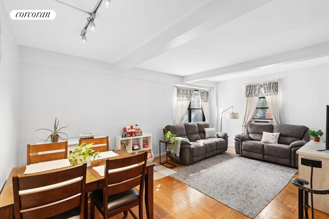 77 Park Terrace E in New York, NY - Building Photo