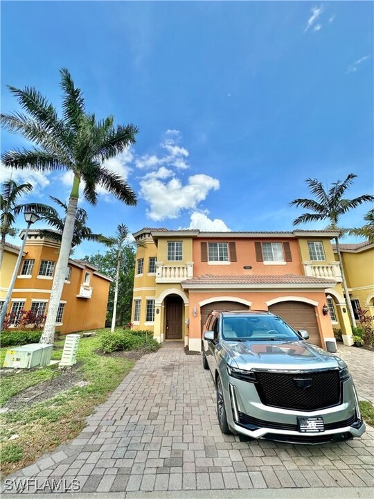 10280 Olivewood Way in Estero, FL - Foto de edificio