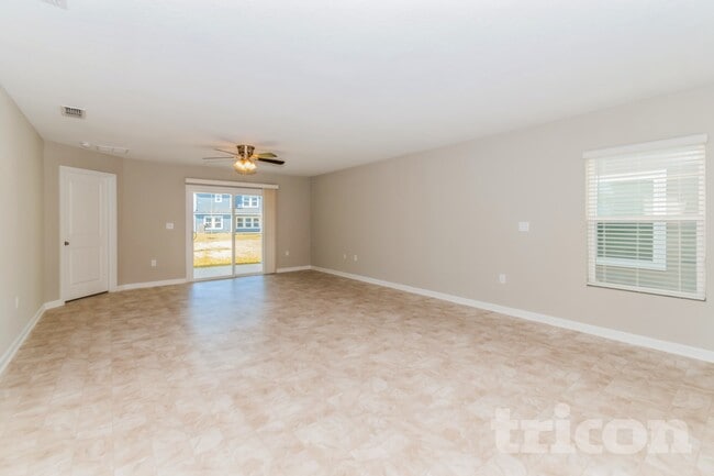 2012 James Wilson Wy in Jacksonville, FL - Foto de edificio - Building Photo