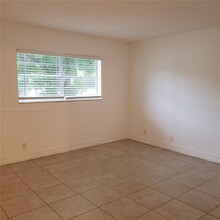 1300 Moffett St in Hallandale Beach, FL - Building Photo - Building Photo