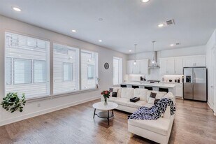 114 Chester Ct in Dallas, TX - Building Photo