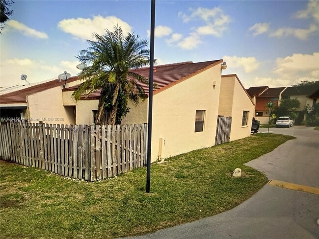 9054 SW 149th Pl in Miami, FL - Building Photo - Building Photo