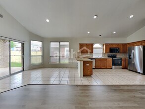 1105 Skylark Dr in Burleson, TX - Building Photo - Building Photo