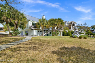 8004 Bald Eagle Ln in Wilmington, NC - Building Photo - Building Photo