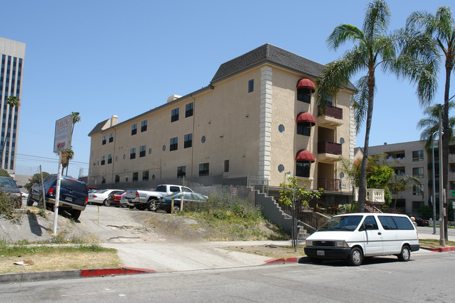 Windsor East in Los Angeles, CA - Building Photo - Building Photo