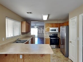 7024 W Rose Ln in Glendale, AZ - Building Photo - Building Photo