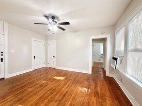 1136 Berthea St in Houston, TX - Building Photo - Building Photo