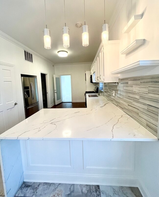 6712 N Clark St, Unit 4BedintheHeartofRog, Unit 4BedintheHeartofRog