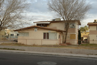 240 W Cincinnati Ave in Las Vegas, NV - Building Photo - Building Photo