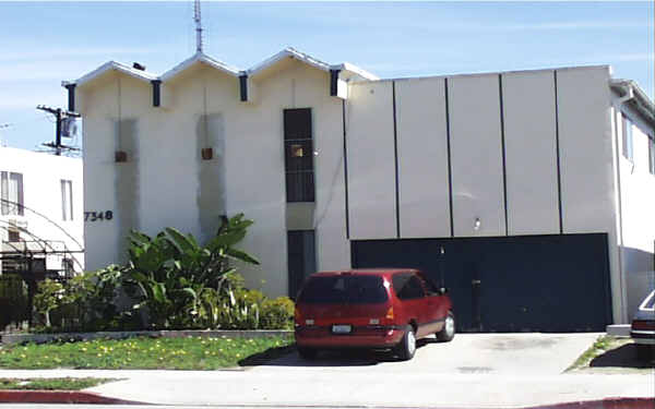 7348-7352 Tujunga Ave in North Hollywood, CA - Foto de edificio - Building Photo