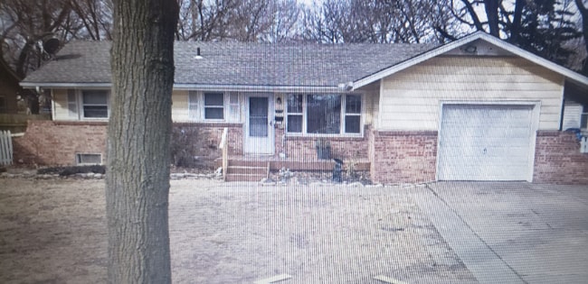 1439 N El Paso Dr