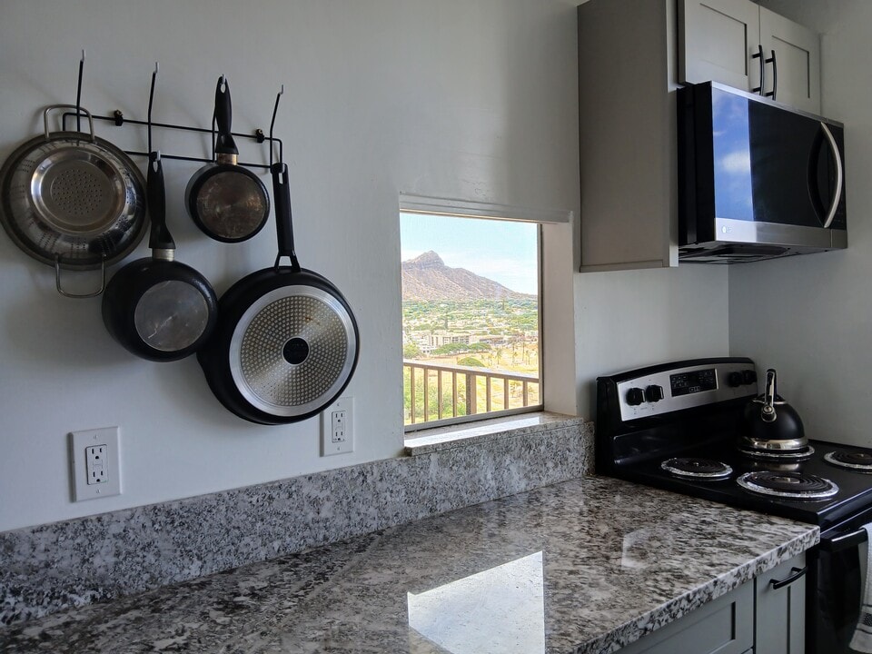 2916 Date St, Unit Fairway House in Honolulu, HI - Building Photo