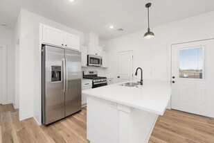 2331 S Spg Hl Ct in Goddard, KS - Building Photo