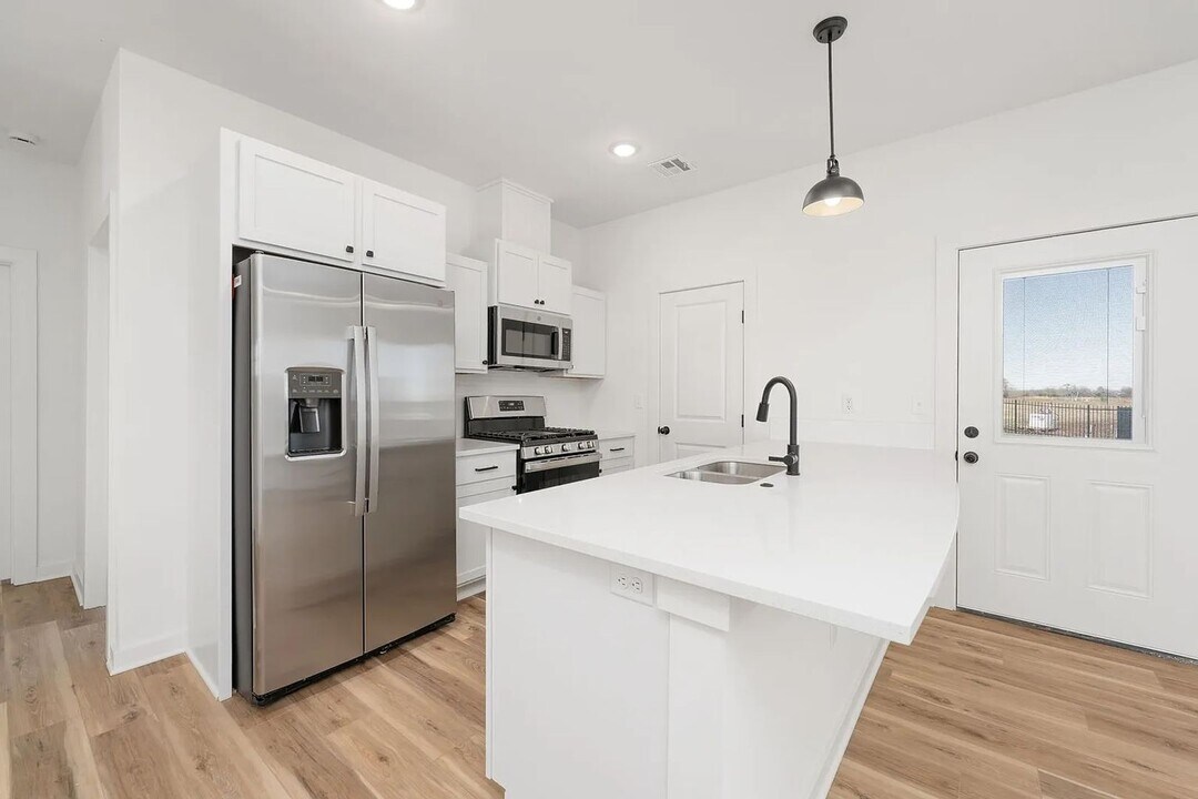 2331 S Spg Hl Ct in Goddard, KS - Building Photo