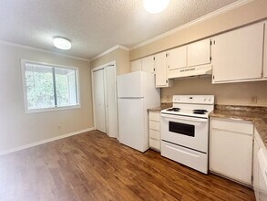 16 Canterbury Ct in Columbia, SC - Building Photo - Building Photo