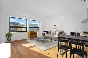 499 Evergreen Ave in Brooklyn, NY - Building Photo