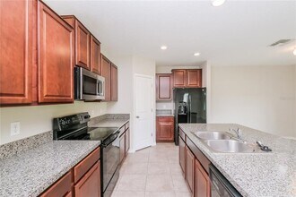 36125 Stable Wilk Ave in Zephyrhills, FL - Building Photo - Building Photo