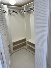 701 Brickell Key Blvd, Unit 202 in Miami, FL - Foto de edificio - Building Photo