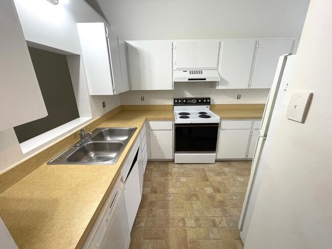 7270 Cloister Dr in Sarasota, FL - Building Photo - Building Photo