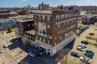 Old Theatre Apartments in Alliance, OH - Foto de edificio - Building Photo