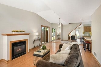 464 Roundhouse St in Shakopee, MN - Building Photo - Building Photo