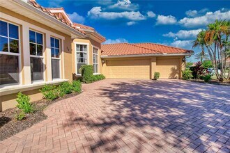 110 Portofino Dr in Venice, FL - Building Photo - Building Photo