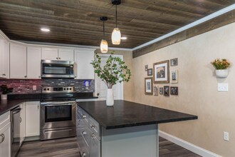 730 Mammoth Rd in Manchester, NH - Foto de edificio - Building Photo