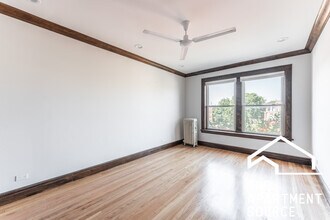 4755 N Sawyer Ave in Chicago, IL - Building Photo - Building Photo