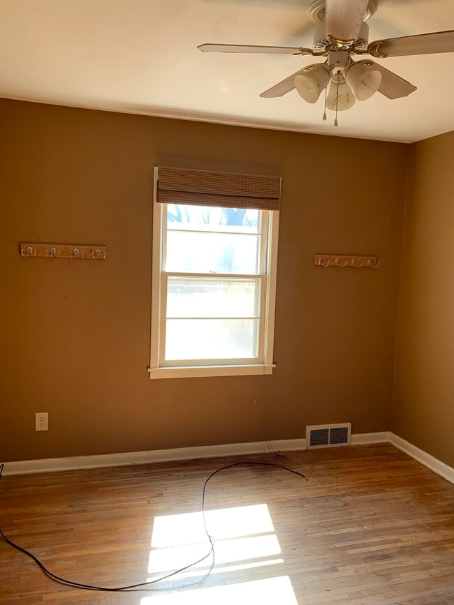 411 E Spencer Dr in Haysville, KS - Building Photo - Building Photo