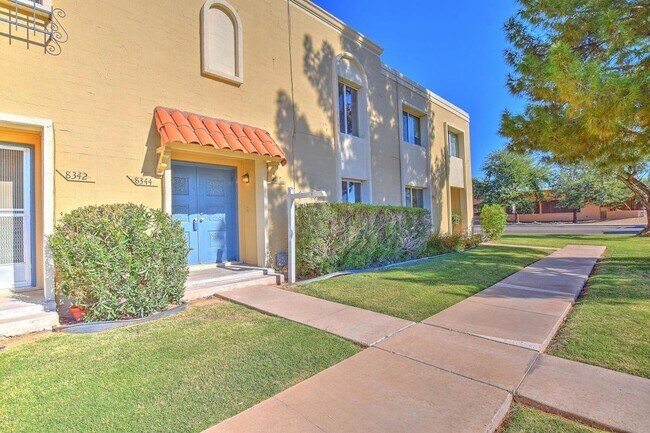 8344 E Chaparral Rd in Scottsdale, AZ - Building Photo - Building Photo