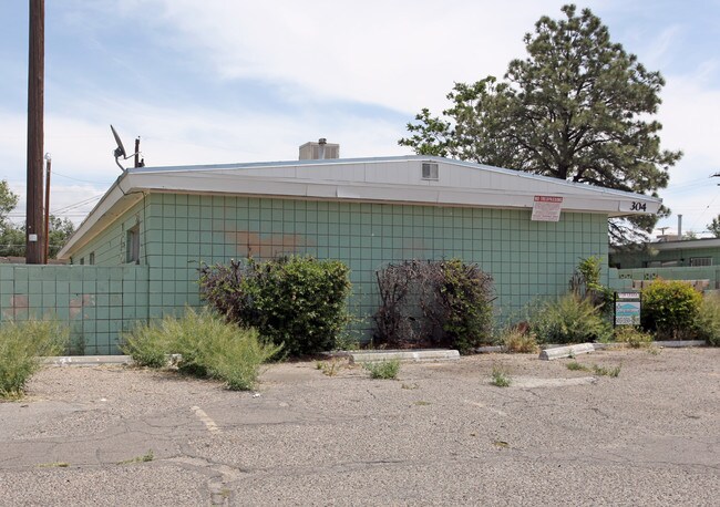 304 Charleston NE in Albuquerque, NM - Foto de edificio - Building Photo