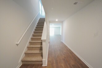 481 Coconut Dr in Bloomingdale, GA - Foto de edificio - Building Photo