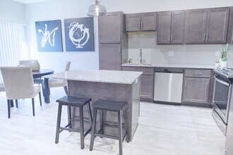 501 Somerset Dr NE in Grand Rapids, MI - Building Photo - Building Photo