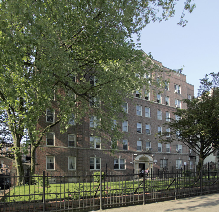 50 Lenox Rd in Brooklyn, NY - Building Photo