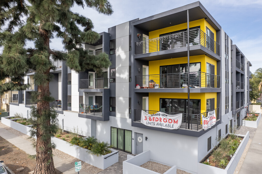 Celeste in Van Nuys, CA - Foto de edificio