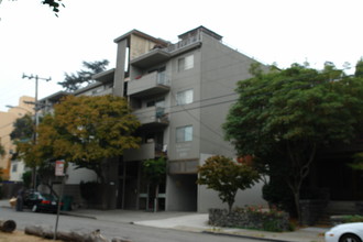 3080 Richmond Blvd in Oakland, CA - Building Photo - Building Photo