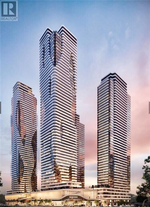225 Commerce St in Vaughan, ON - Building Photo