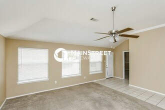 608 Crystal Brook Dr in Saginaw, TX - Building Photo - Building Photo