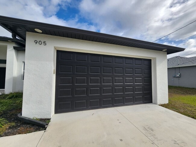 905 NW 1st St in Cape Coral, FL - Foto de edificio - Building Photo